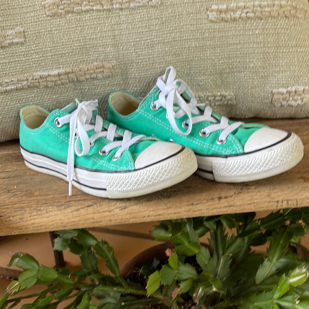 Converse tennis shoes, very good condition, sea foam green
